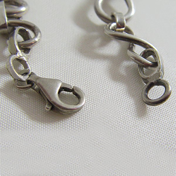 (b1274)Silver bracelet infinite-link type.